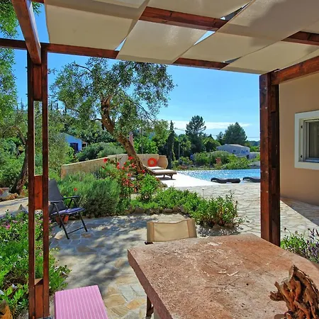 Beachfront Seawave - Brand New And Seafront! By Mediterraneanvillas Agios Spyridon (Corfu)