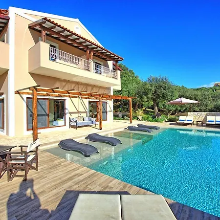 Beachfront Seawave - Brand New And Seafront! By Mediterraneanvillas * Agios Spyridon (Corfu)