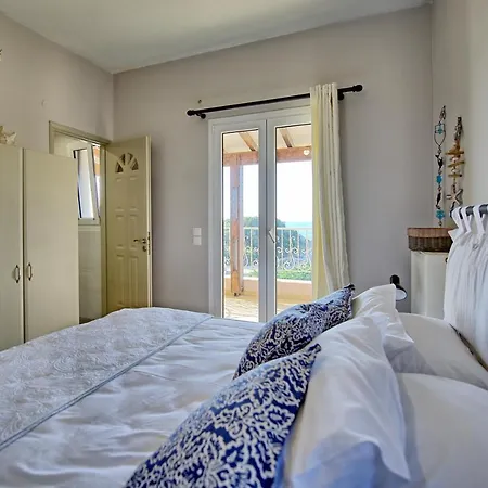 Beachfront Seawave - Brand New And Seafront! By Mediterraneanvillas Agios Spyridon (Corfu)